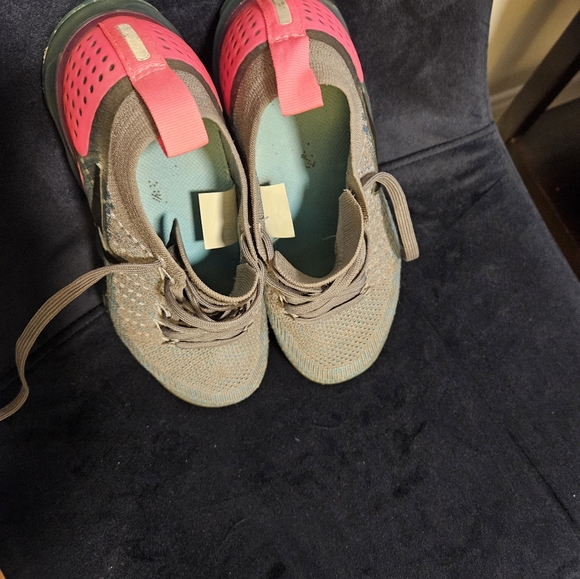 Nike Women's Vapormax - Picture 2 of 8